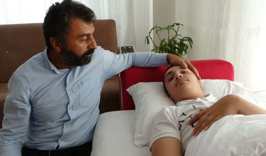 Depremde dili boğazına kaçan Muhammed’in yaşam mücadelesi sürüyor
