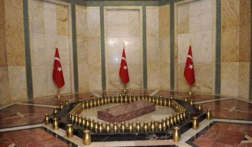 İlk  Defa Atatürk’ün Kabrine Gittim Ve Çok Mutluyum Niçin?