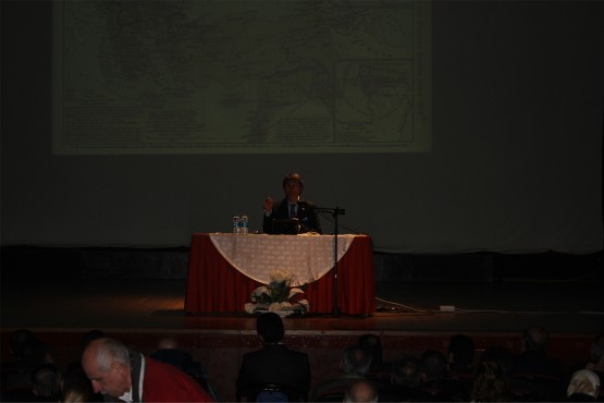 Yusuf Halaçoğlu Kartal'da konferans verdi