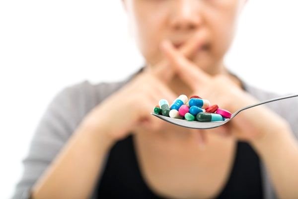 Bazı ilaçları aldıktan sonra yediğiniz şeylere özellikle dikkat etmeniz gerekiyor. Peki hangi ilaçtan sonra ne yenmez? İşte dikkat etmeniz gereken 8 besin...