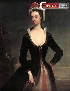 Türk kadınlarının en büyük süsü Türk oluşlarıdır. Onlar süslenmek için elmas veya zümrüt takınmıyorlar, belki üzerlerinde taşıdıkları o taşları süslemiş ve kıymetlendirmiş oluyorlar. Çünkü her Türk kadını canlı bir inci ve paha biçilmez bir pırlantadır. Lady Mary Wortley Montagu