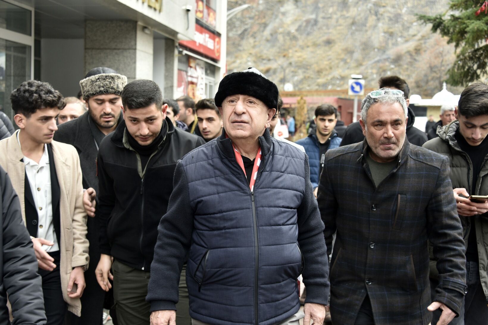 Özdağ;” Askeri hastaneler yeniden kurulmalı”